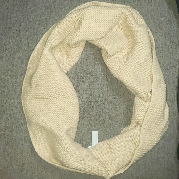 🆕 J. CREW COLLECTION - CASHMERE INFINITY SCARVE - Picture 1 of 4